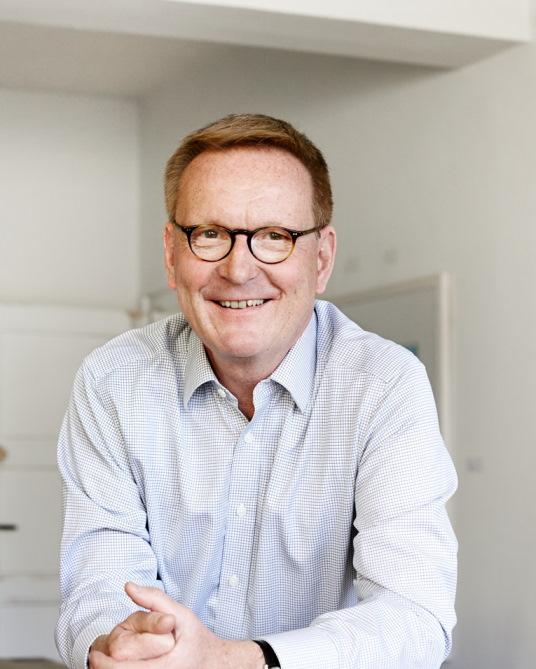 Dr. Andreas Shell