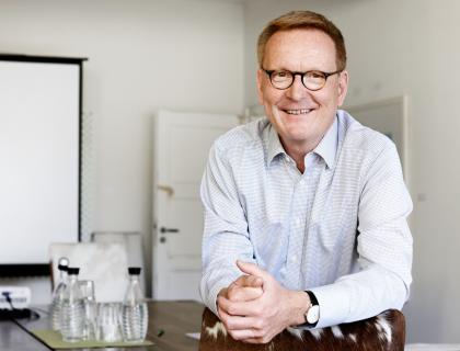 Dr. Andreas Shell