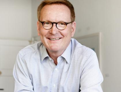 Dr. Andreas Shell
